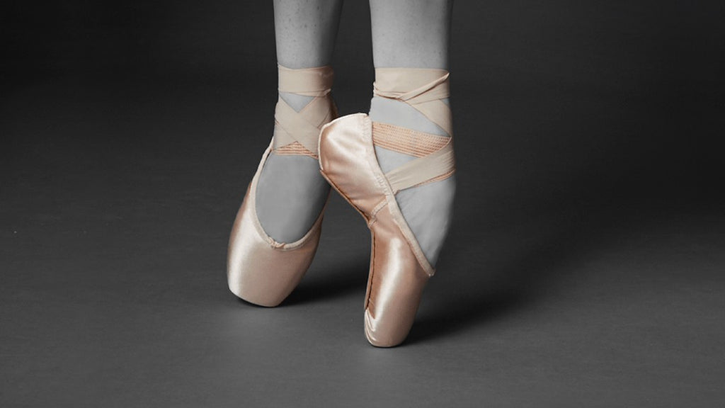Ballet dancer dancing en pointe wearing Balance Lisse Pointe Shoes